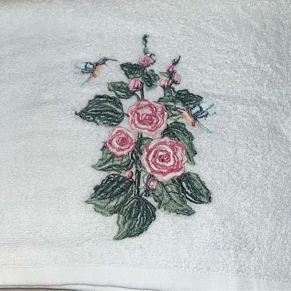 VTG Bath towel embroidered Hummingbirds Pink Roses Kathy Hatch Art ~ Taiwan NWT